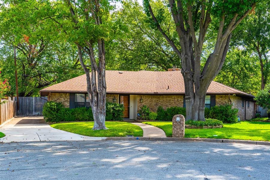 Property photo for 1903 Moody Court, Arlington, TX