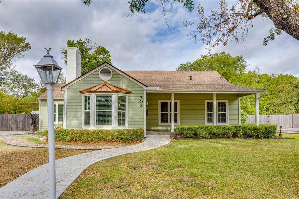 303 Harbin Avenue, Waxahachie, TX 75165