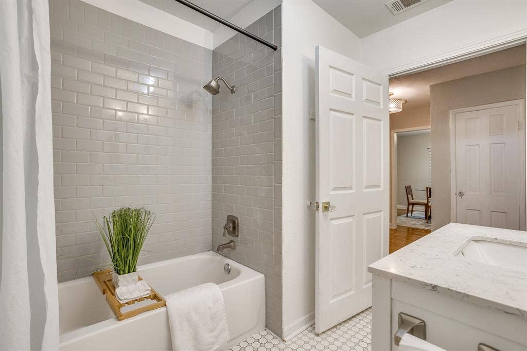 303 Harbin Avenue, Waxahachie, TX 75165