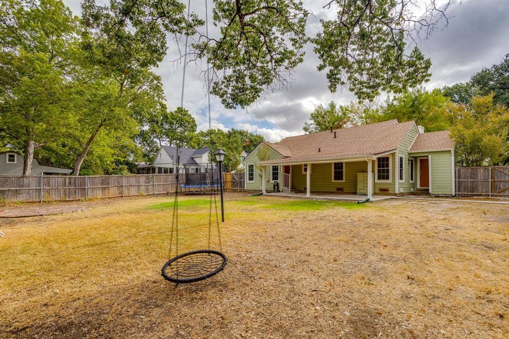 303 Harbin Avenue, Waxahachie, TX 75165