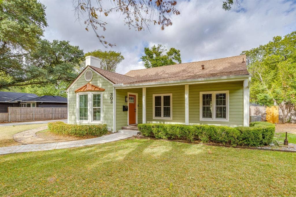 303 Harbin Avenue, Waxahachie, TX 75165