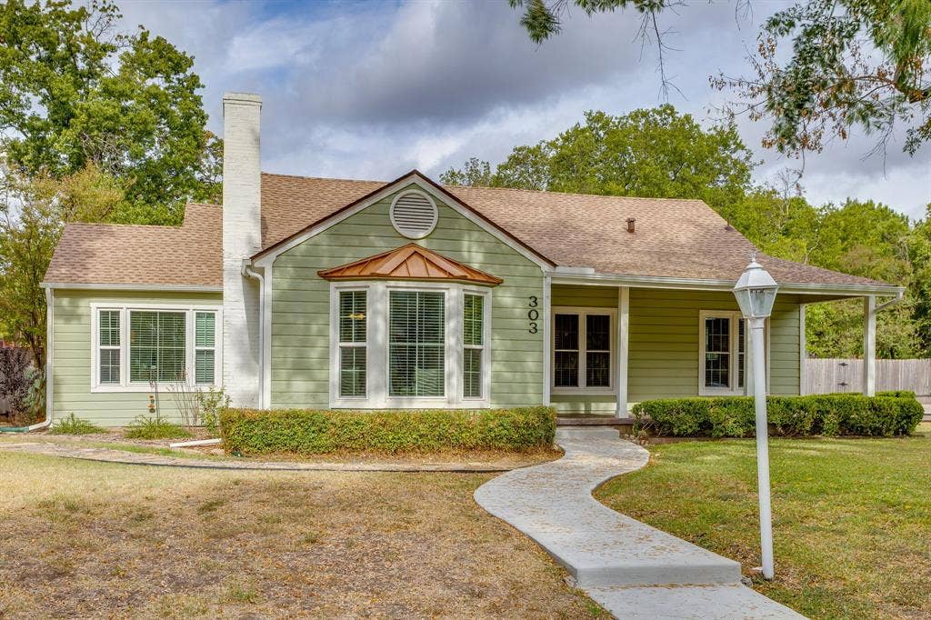 303 Harbin Avenue, Waxahachie, TX 75165