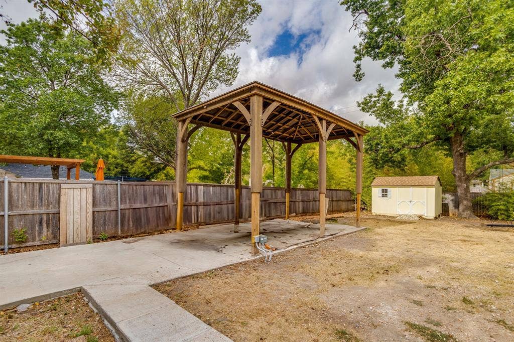 303 Harbin Avenue, Waxahachie, TX 75165