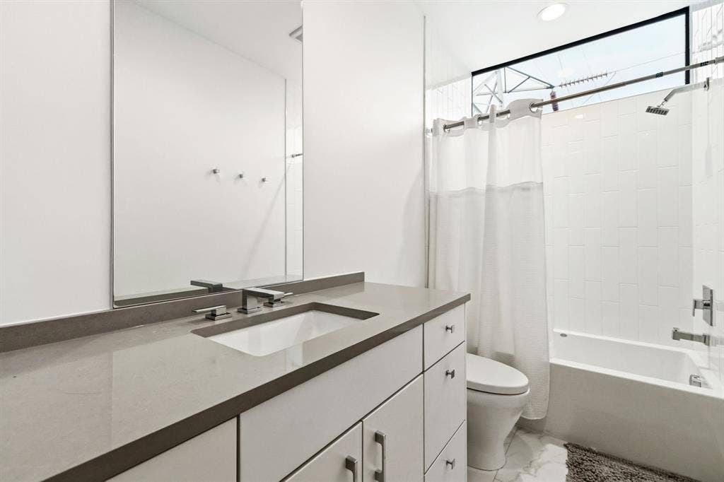 9360 Lakemont Drive, Dallas, TX 75220 9360 Lakemont Drive, Dallas, TX 75220