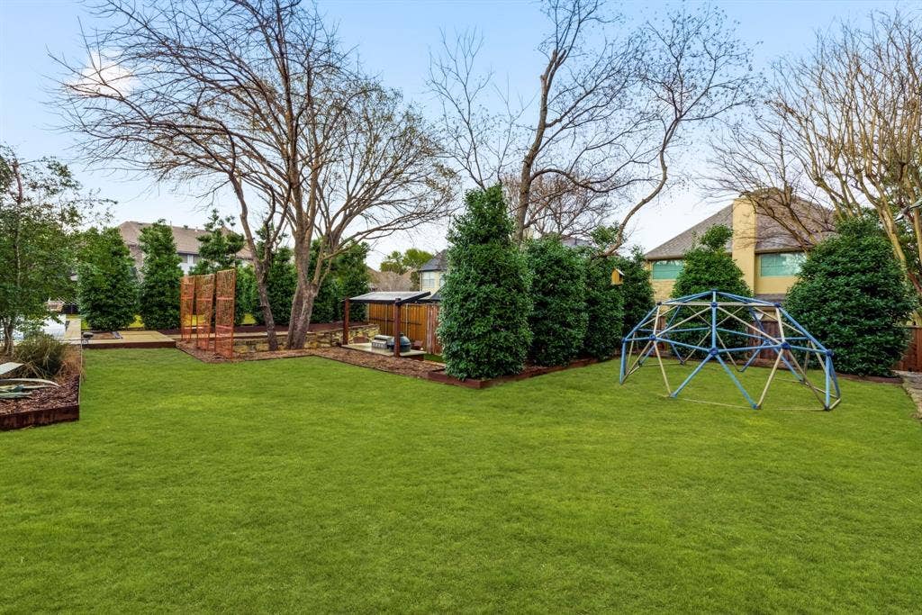9360 Lakemont Drive, Dallas, TX 75220 9360 Lakemont Drive, Dallas, TX 75220