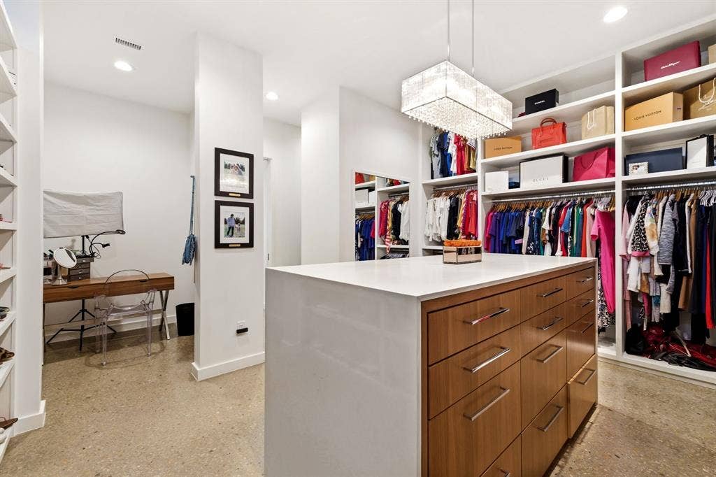 9360 Lakemont Drive, Dallas, TX 75220 9360 Lakemont Drive, Dallas, TX 75220