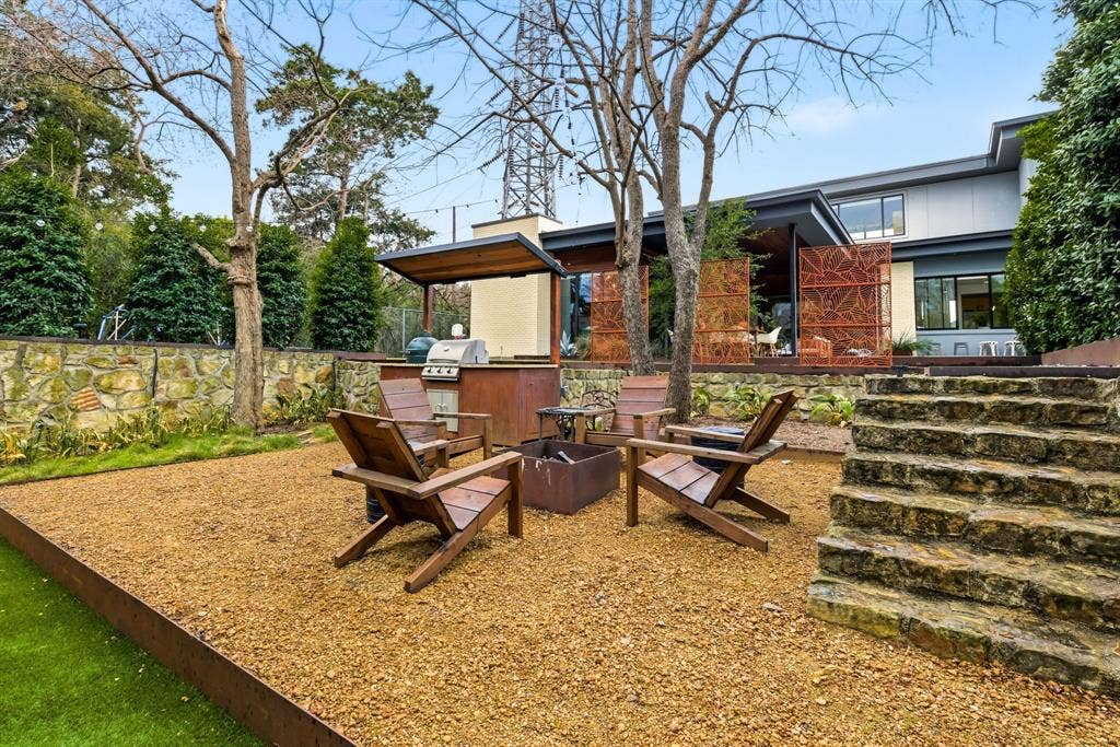 9360 Lakemont Drive, Dallas, TX 75220 9360 Lakemont Drive, Dallas, TX 75220