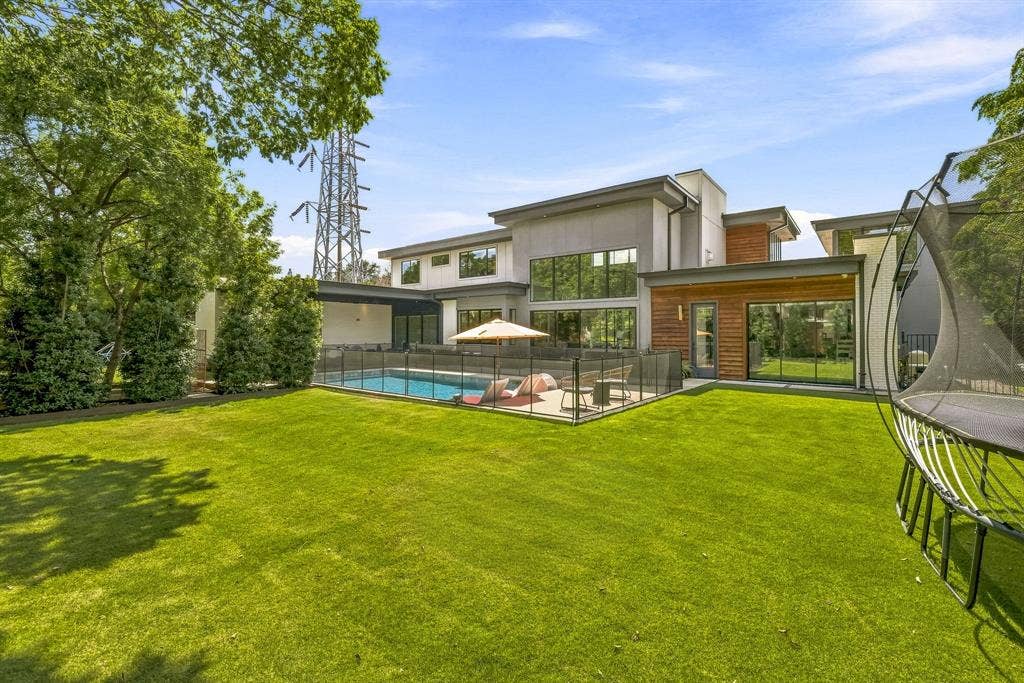 9360 Lakemont Drive, Dallas, TX 75220 9360 Lakemont Drive, Dallas, TX 75220