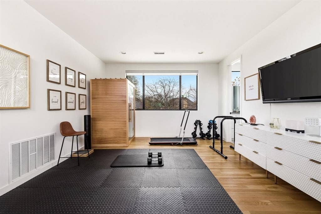 9360 Lakemont Drive, Dallas, TX 75220 9360 Lakemont Drive, Dallas, TX 75220