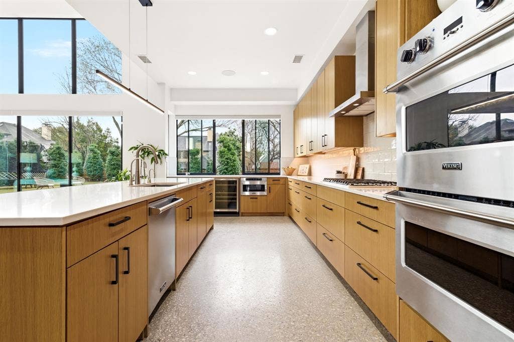 9360 Lakemont Drive, Dallas, TX 75220 9360 Lakemont Drive, Dallas, TX 75220
