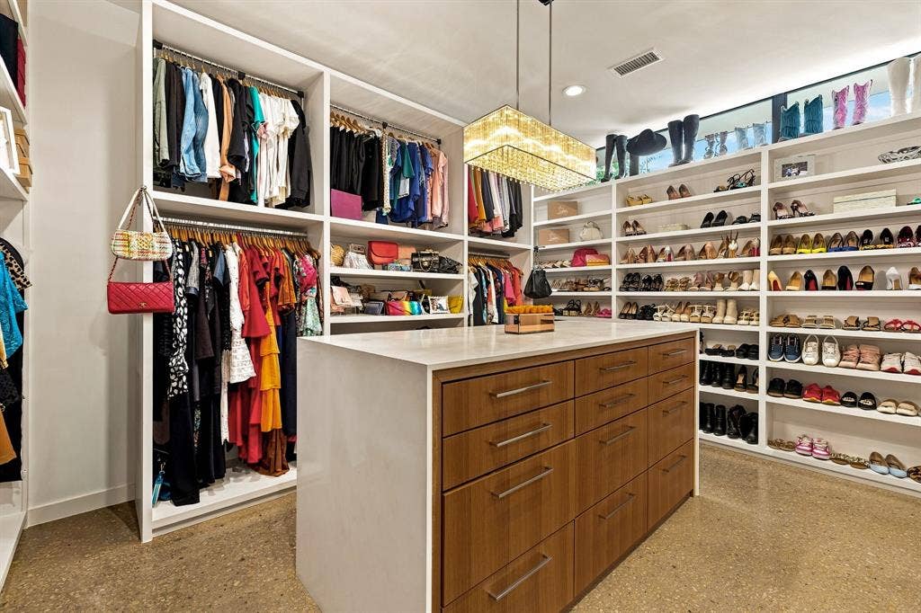 9360 Lakemont Drive, Dallas, TX 75220 9360 Lakemont Drive, Dallas, TX 75220