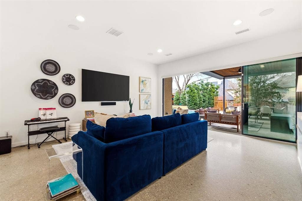 9360 Lakemont Drive, Dallas, TX 75220 9360 Lakemont Drive, Dallas, TX 75220