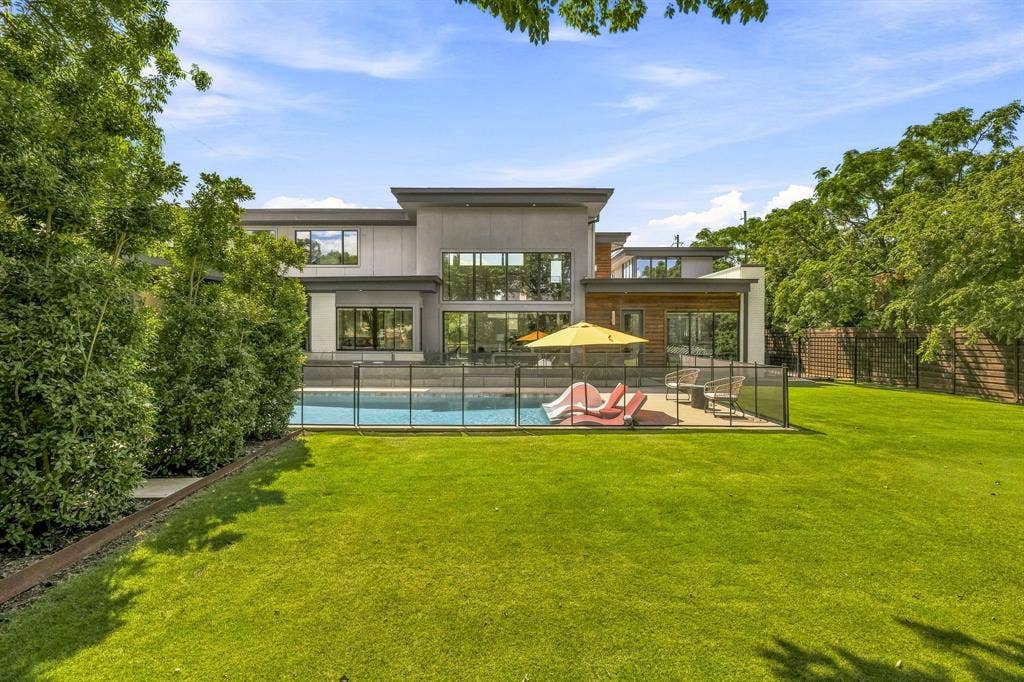 9360 Lakemont Drive, Dallas, TX 75220 9360 Lakemont Drive, Dallas, TX 75220