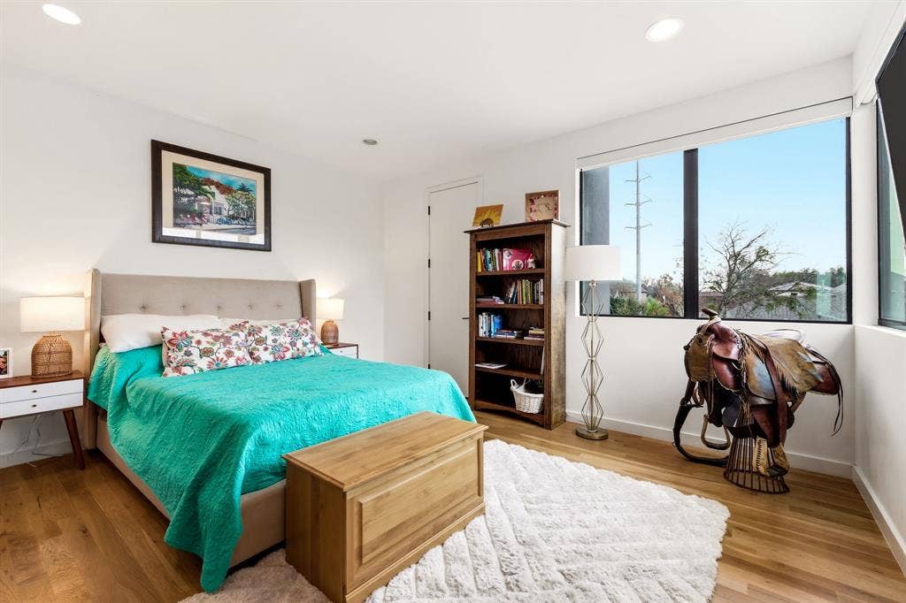 9360 Lakemont Drive, Dallas, TX 75220 9360 Lakemont Drive, Dallas, TX 75220