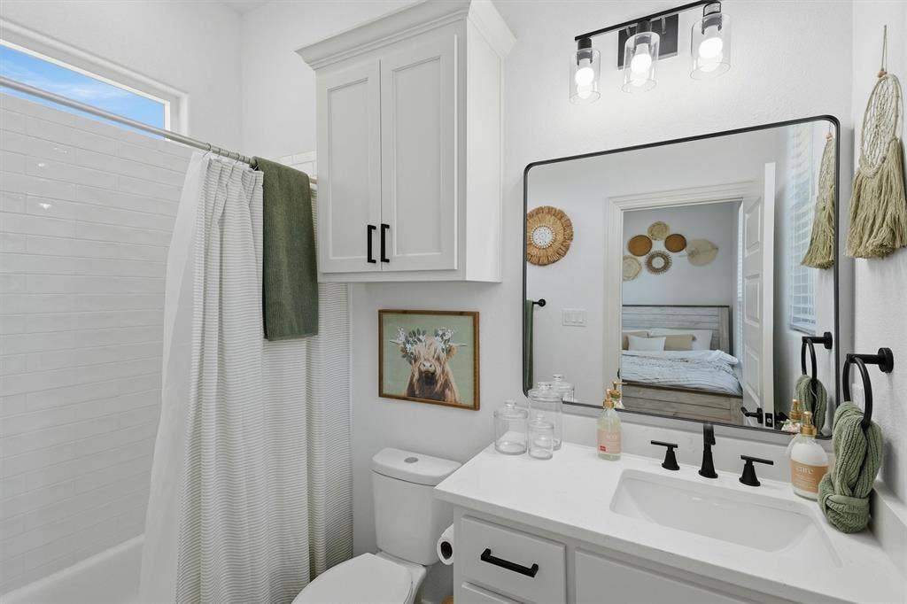 2181 Middlewood Circle, Granbury, TX 76049 2181 Middlewood Circle, Granbury, TX 76049