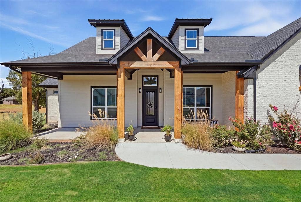 2181 Middlewood Circle, Granbury, TX 76049 2181 Middlewood Circle, Granbury, TX 76049