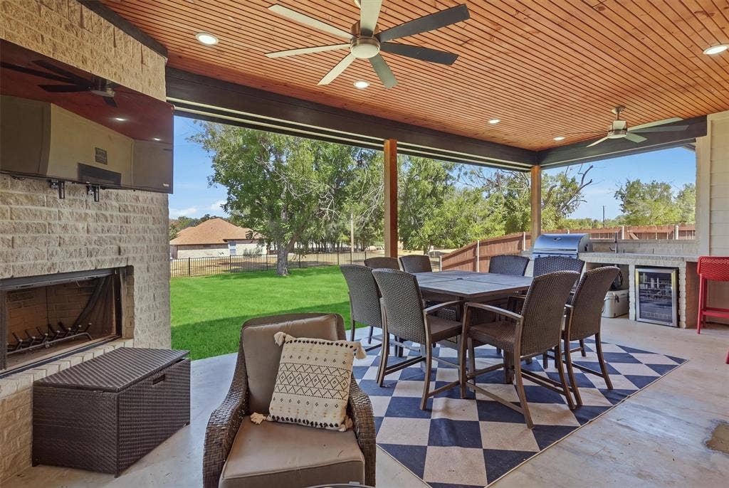 2181 Middlewood Circle, Granbury, TX 76049 2181 Middlewood Circle, Granbury, TX 76049