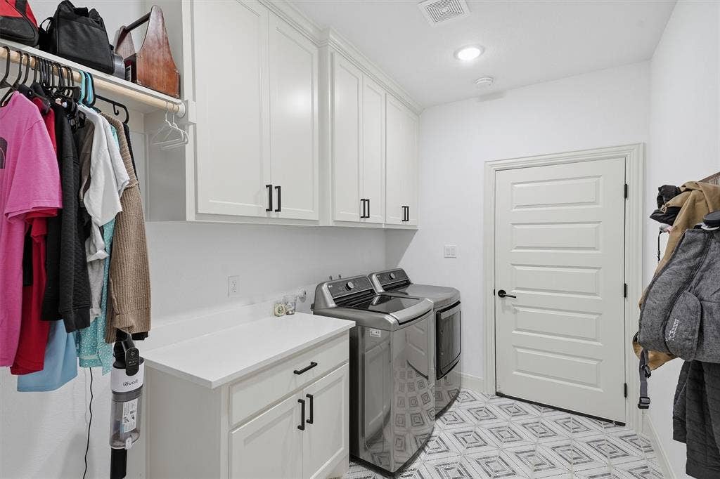2181 Middlewood Circle, Granbury, TX 76049 2181 Middlewood Circle, Granbury, TX 76049