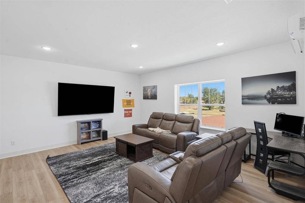 2181 Middlewood Circle, Granbury, TX 76049 2181 Middlewood Circle, Granbury, TX 76049