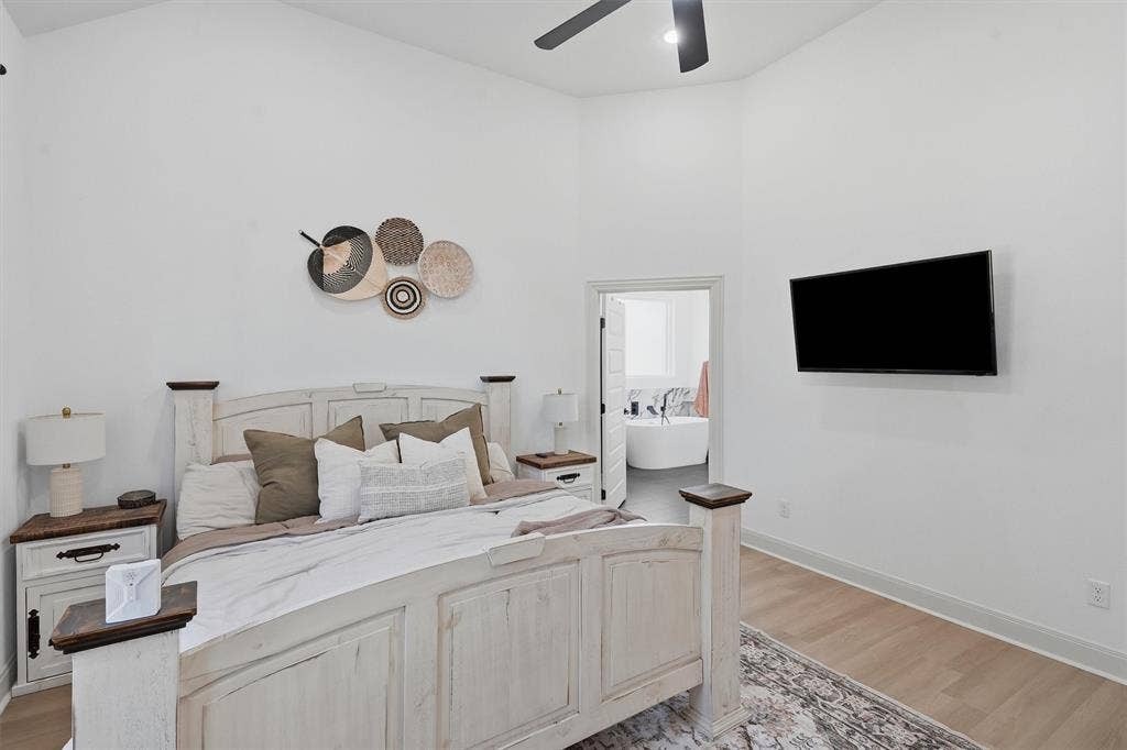 2181 Middlewood Circle, Granbury, TX 76049 2181 Middlewood Circle, Granbury, TX 76049