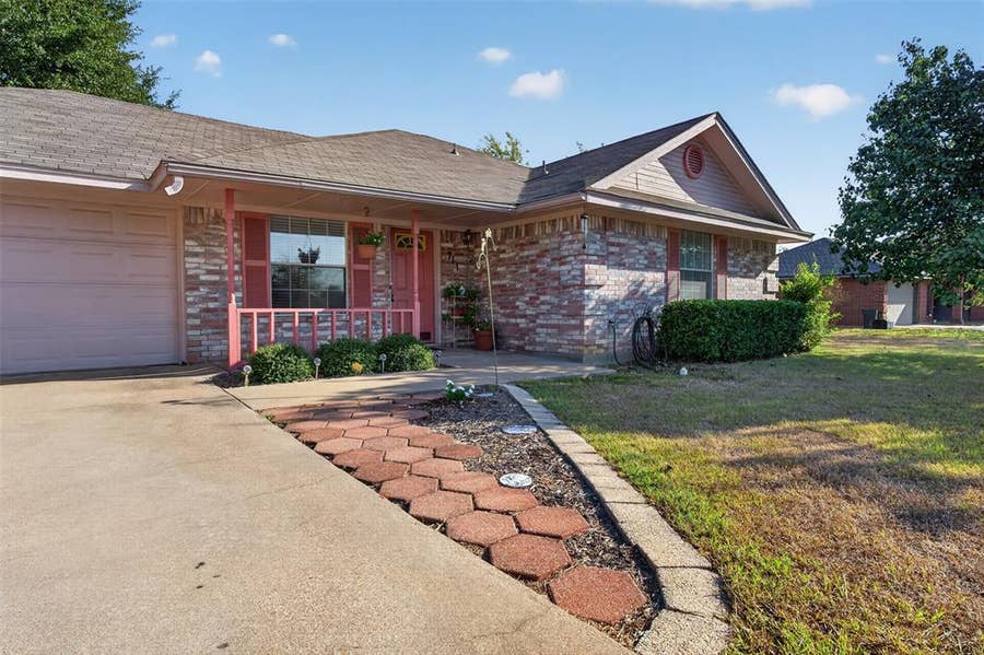 Property photo for 711 Plum Street, Joshua, TX