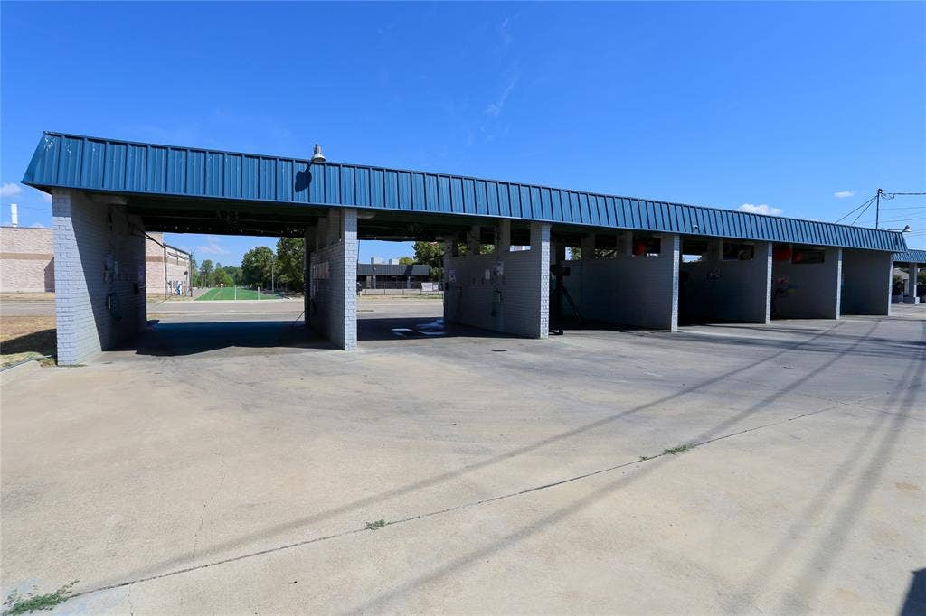 1425 Polo Road, Grand Prairie, TX 75052 1425 Polo Road, Grand Prairie, TX 75052