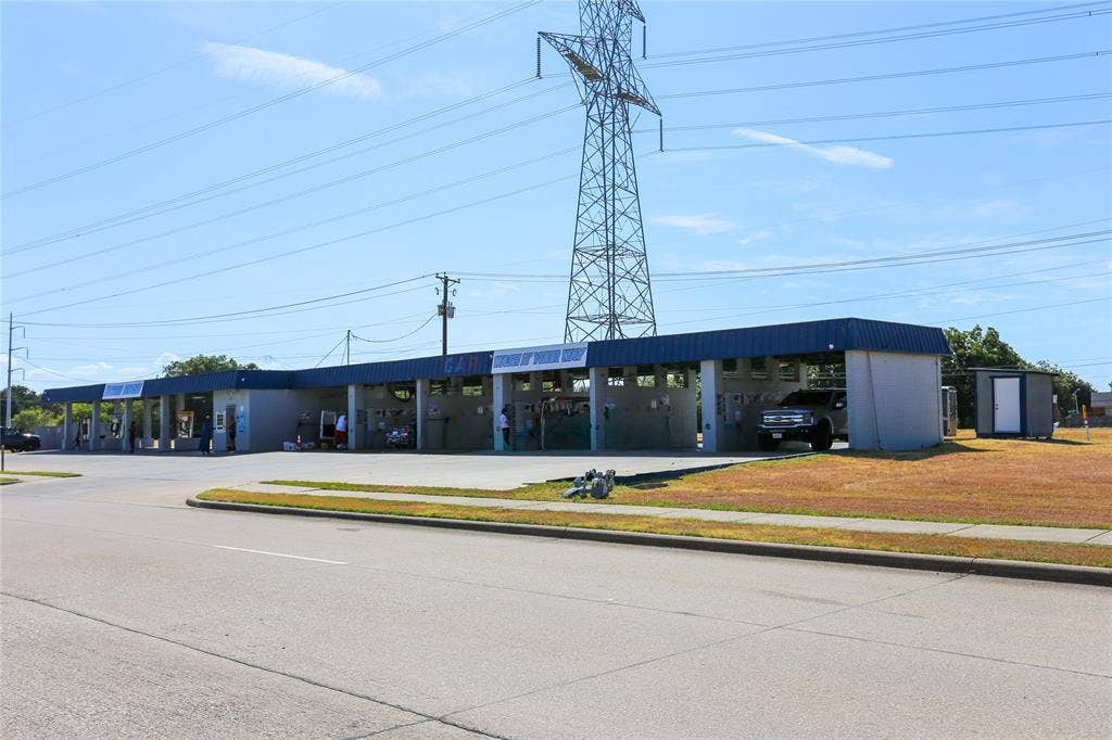 1425 Polo Road, Grand Prairie, TX 75052 1425 Polo Road, Grand Prairie, TX 75052