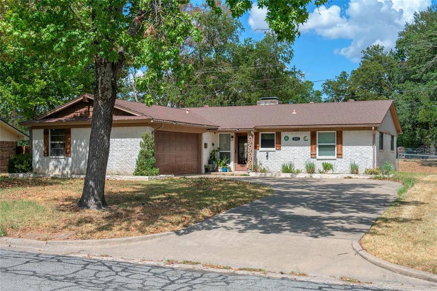 Property photo for 503 Wes Michael Road, Bonham, TX