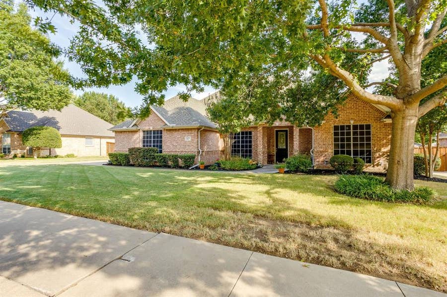 Property photo for 427 Shenandoah Drive, Burleson, TX