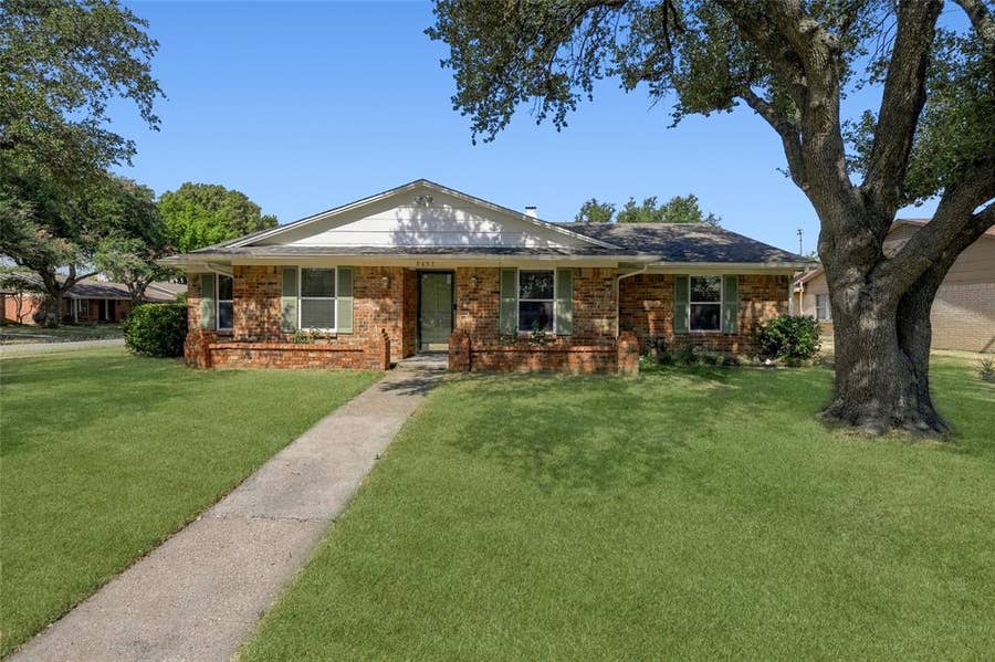 Property photo for 2433 Pinehurst Lane, Mesquite, TX