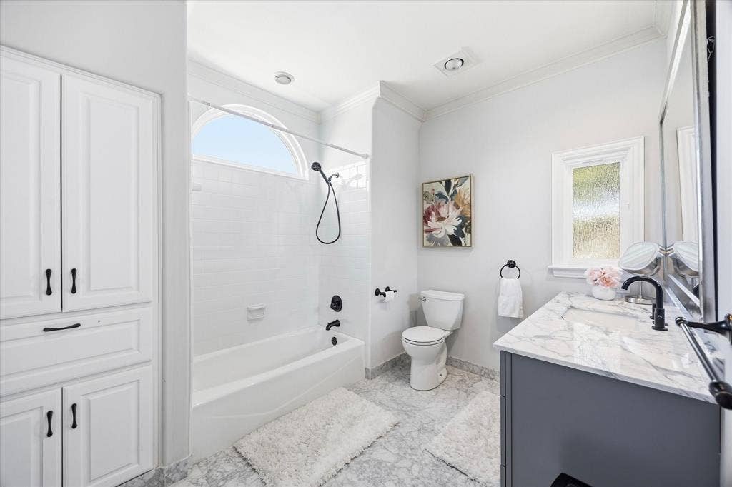 5024 Hummingbird Lane, Plano, TX 75093 Ensuite bath for Pink bedroom