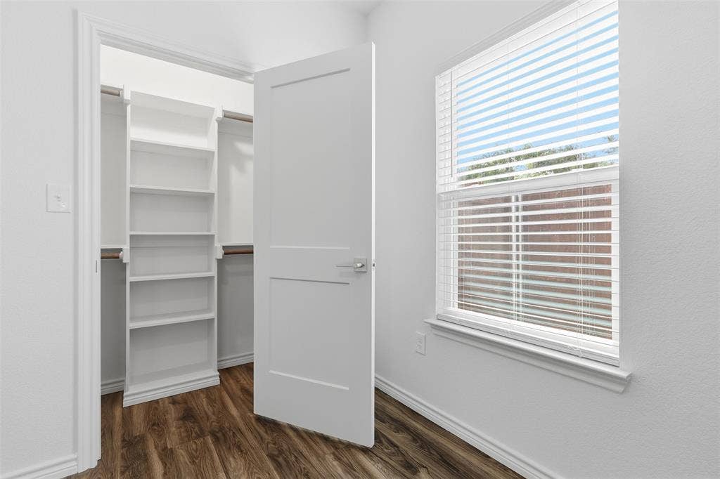 5718 Barkridge Drive, Granbury, TX 76048 2nd Bedroom closet