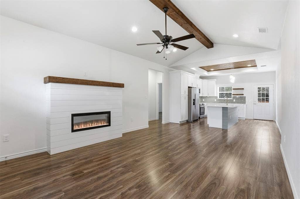 5718 Barkridge Drive, Granbury, TX 76048 5718 Barkridge Drive, Granbury, TX 76048
