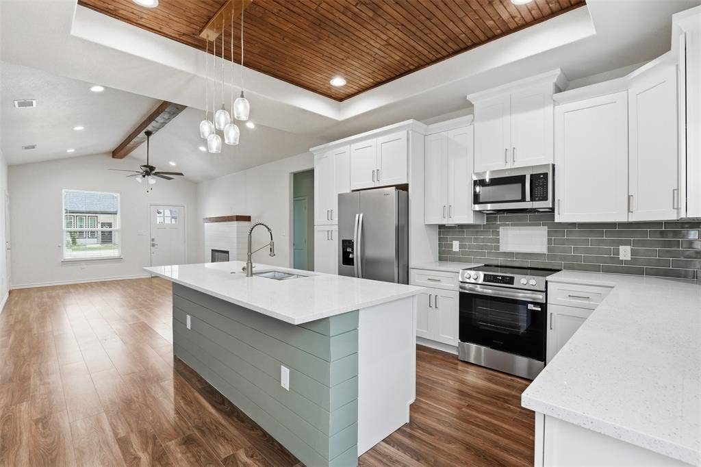 5718 Barkridge Drive, Granbury, TX 76048 Bar Seating on two sides for up to 5 People