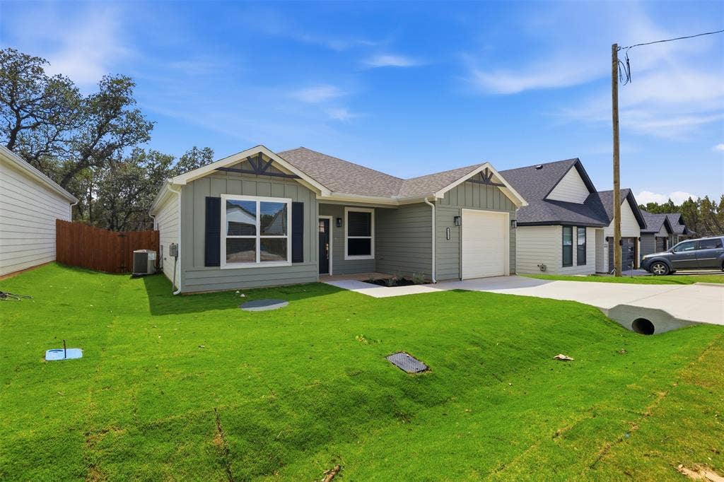 5718 Barkridge Drive, Granbury, TX 76048 5718 Barkridge Drive, Granbury, TX 76048