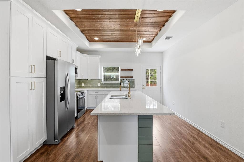 5718 Barkridge Drive, Granbury, TX 76048 5718 Barkridge Drive, Granbury, TX 76048