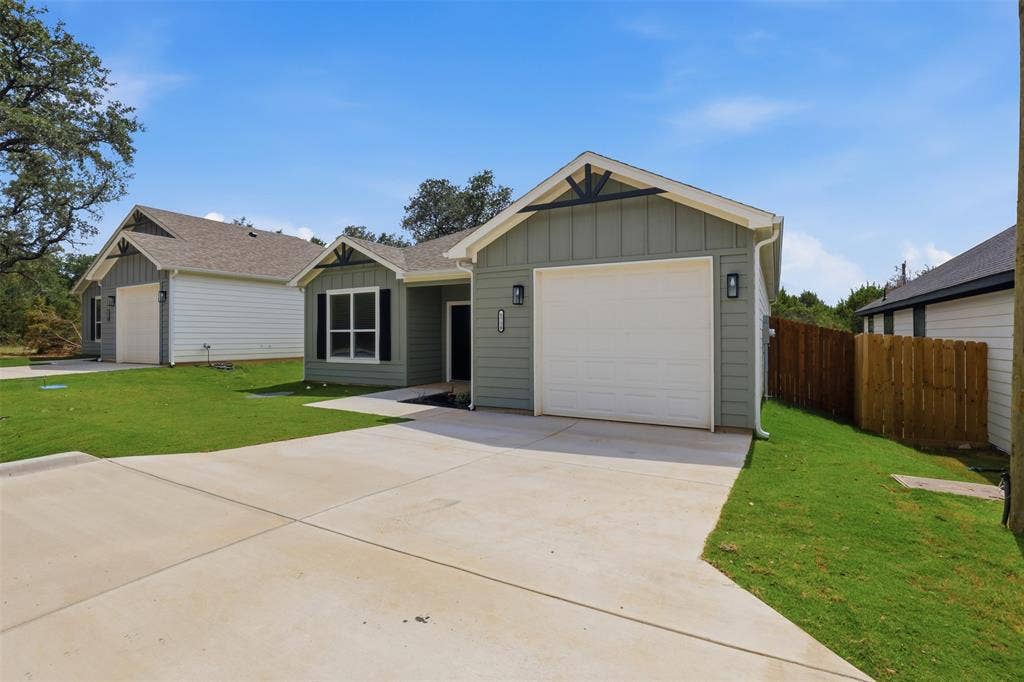 5718 Barkridge Drive, Granbury, TX 76048 5718 Barkridge Drive, Granbury, TX 76048