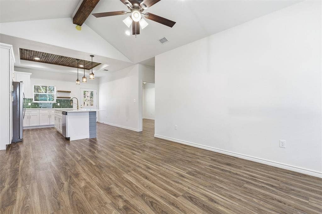 5718 Barkridge Drive, Granbury, TX 76048 5718 Barkridge Drive, Granbury, TX 76048