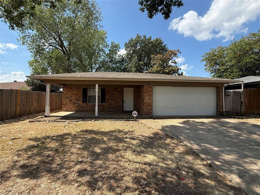 Property photo for 1407 La Fonda Drive, Seagoville, TX