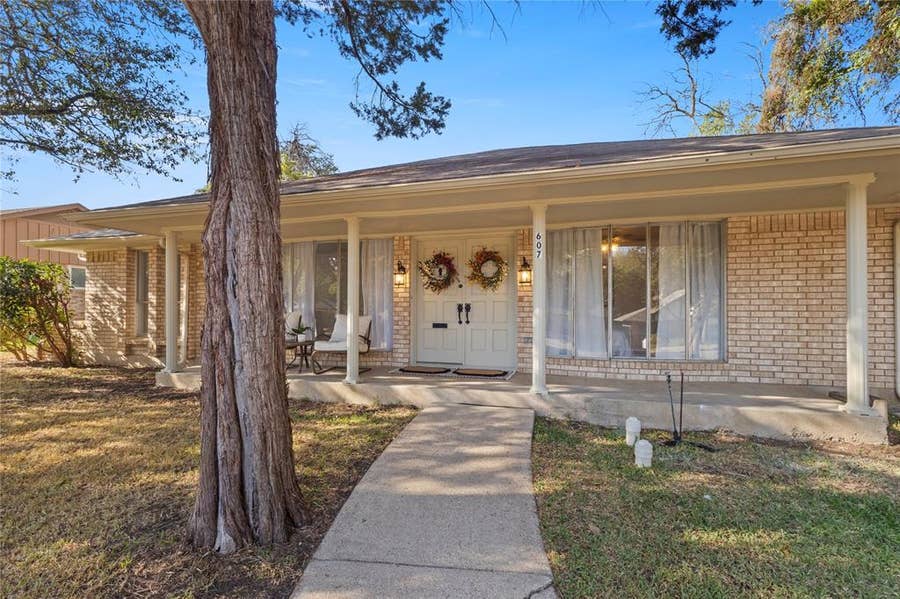 Property photo for 607 Parkwood Circle, Duncanville, TX