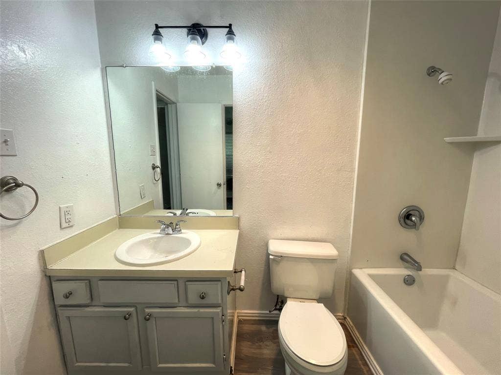 1032 Mckinley Street, #B, Benbrook, TX 76126 1032 Mckinley Street, #B, Benbrook, TX 76126