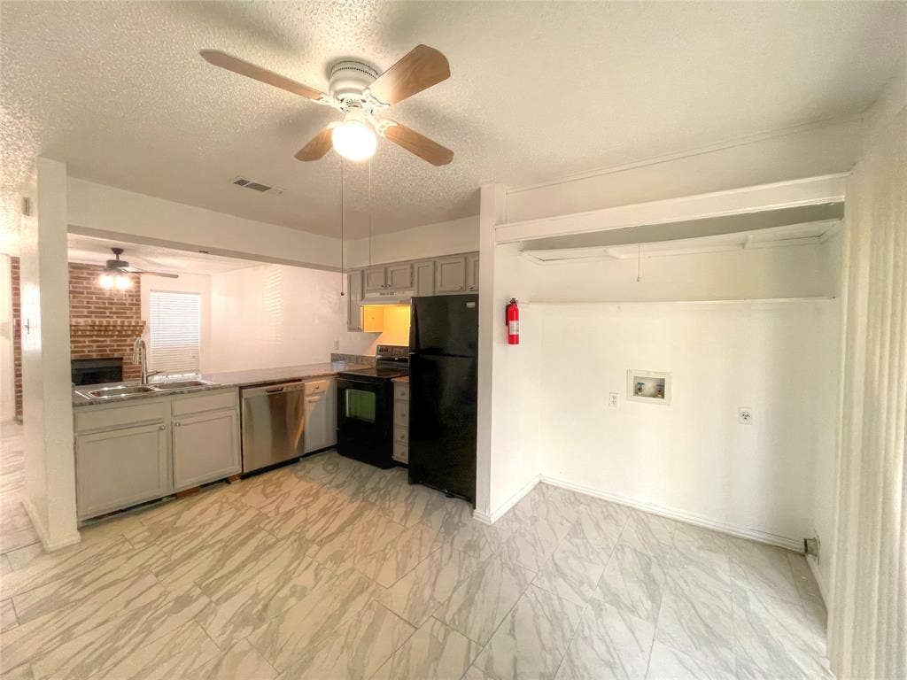 1032 Mckinley Street, #B, Benbrook, TX 76126 1032 Mckinley Street, #B, Benbrook, TX 76126