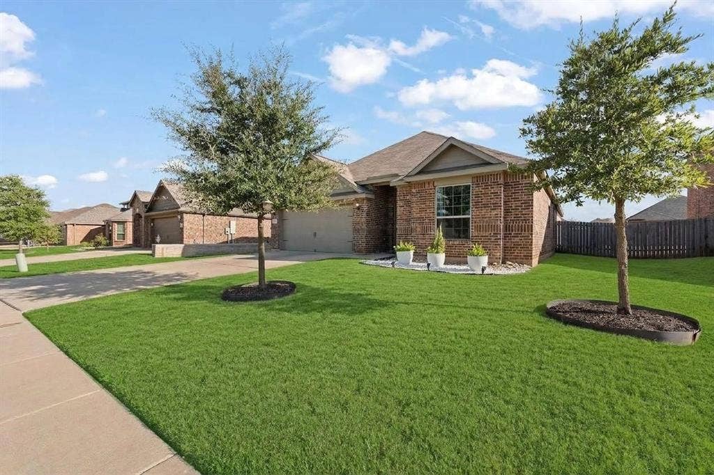 1529 Millennium Drive, Crowley, TX 76036 1529 Millennium Drive, Crowley, TX 76036
