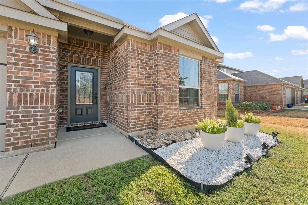 1529 Millennium Drive, Crowley, TX 76036 1529 Millennium Drive, Crowley, TX 76036