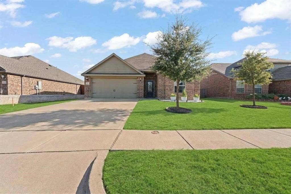 1529 Millennium Drive, Crowley, TX 76036 1529 Millennium Drive, Crowley, TX 76036