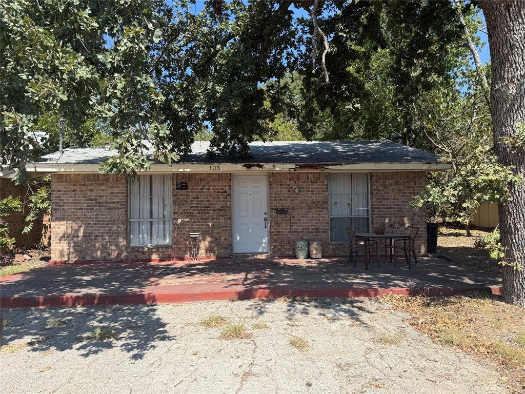 103 E 3rd Street, Weatherford, TX 76086 103 B