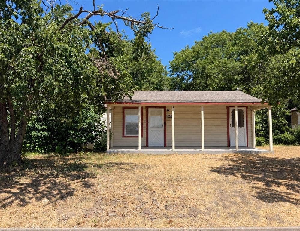 103 E 3rd Street, Weatherford, TX 76086 Lease house 107