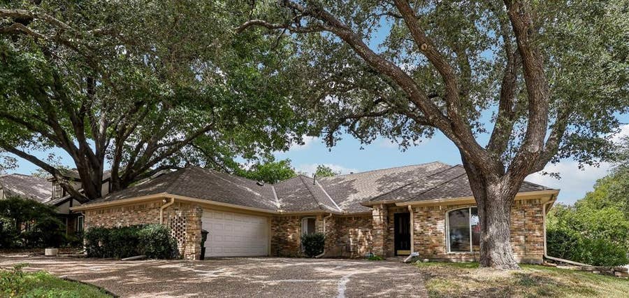 Property photo for 1717 Edgewater Drive, Plano, TX