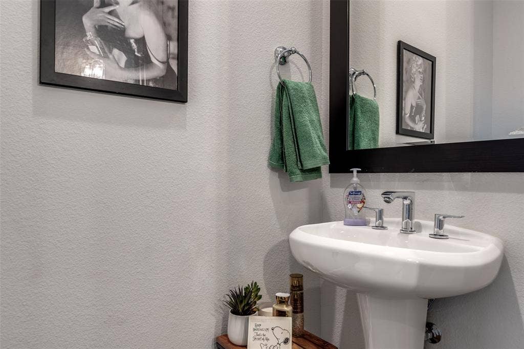 4120 Runyon Road, Addison, TX 75001 4120 Runyon Road, Addison, TX 75001