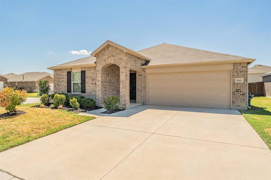 Property photo for 1001 Paso Fino Drive, Haslet, TX